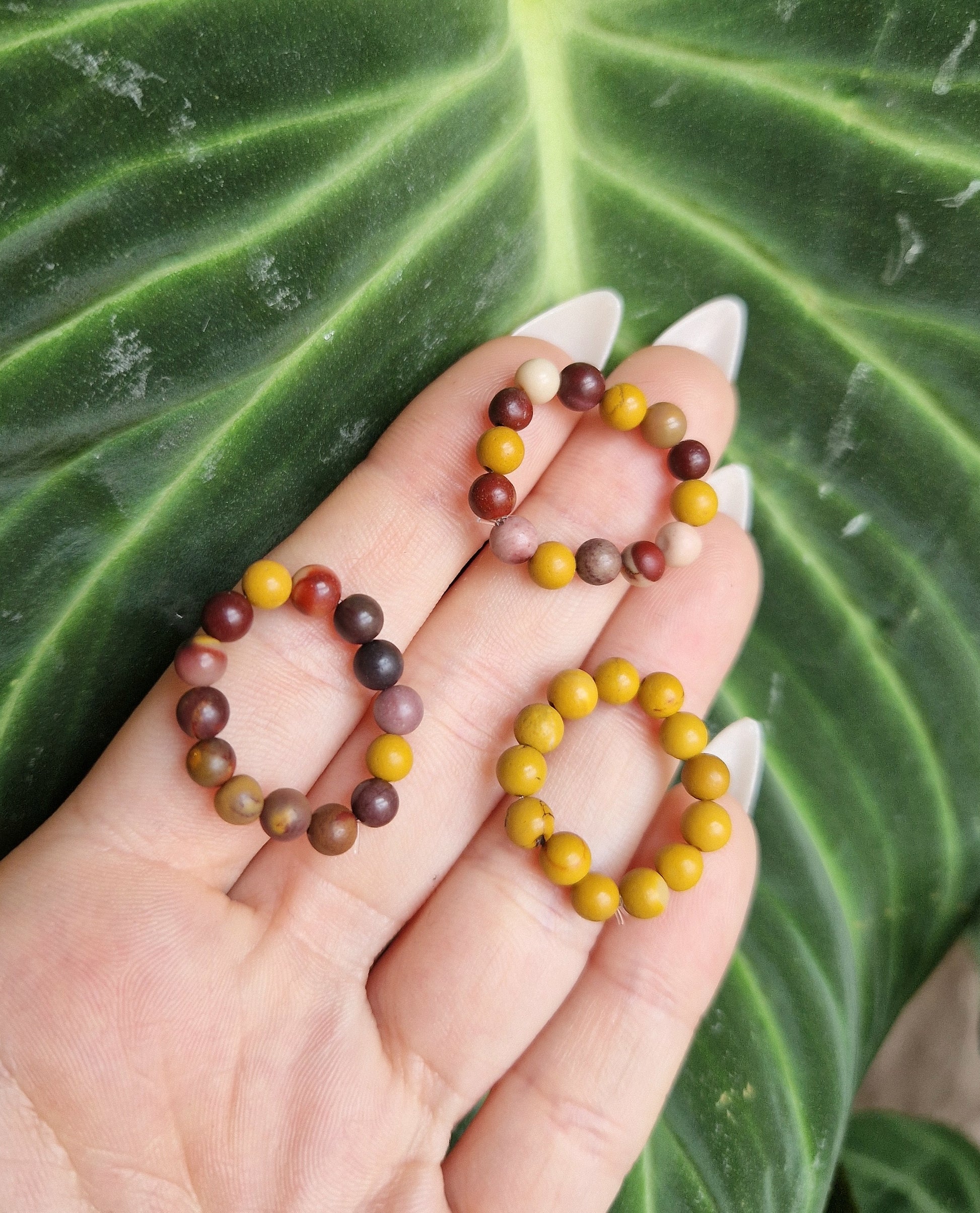 Mookaite jasper beaded ring // Elasticated
