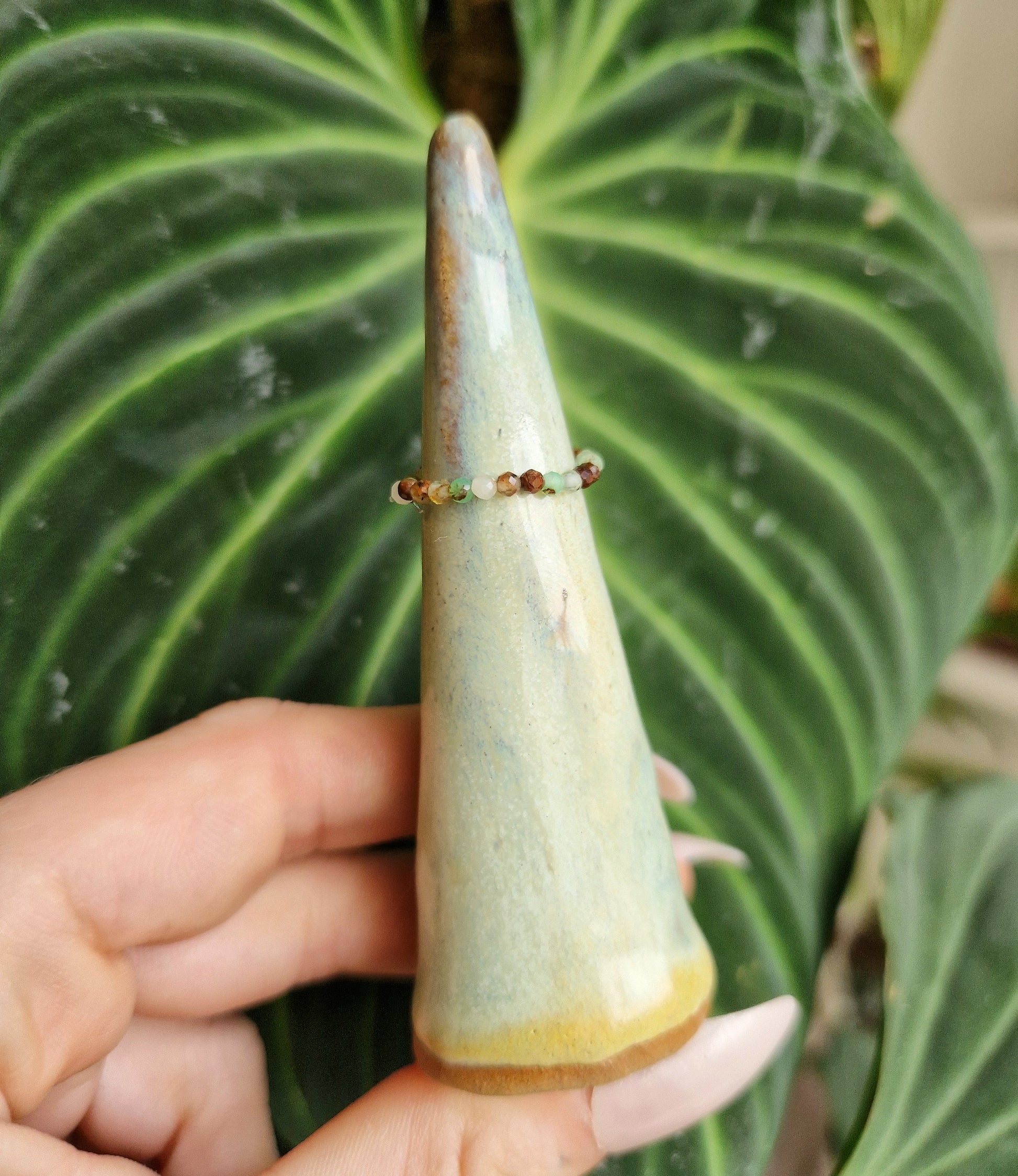 natural faceted chrysoprase beaded ring // 2mm beads
