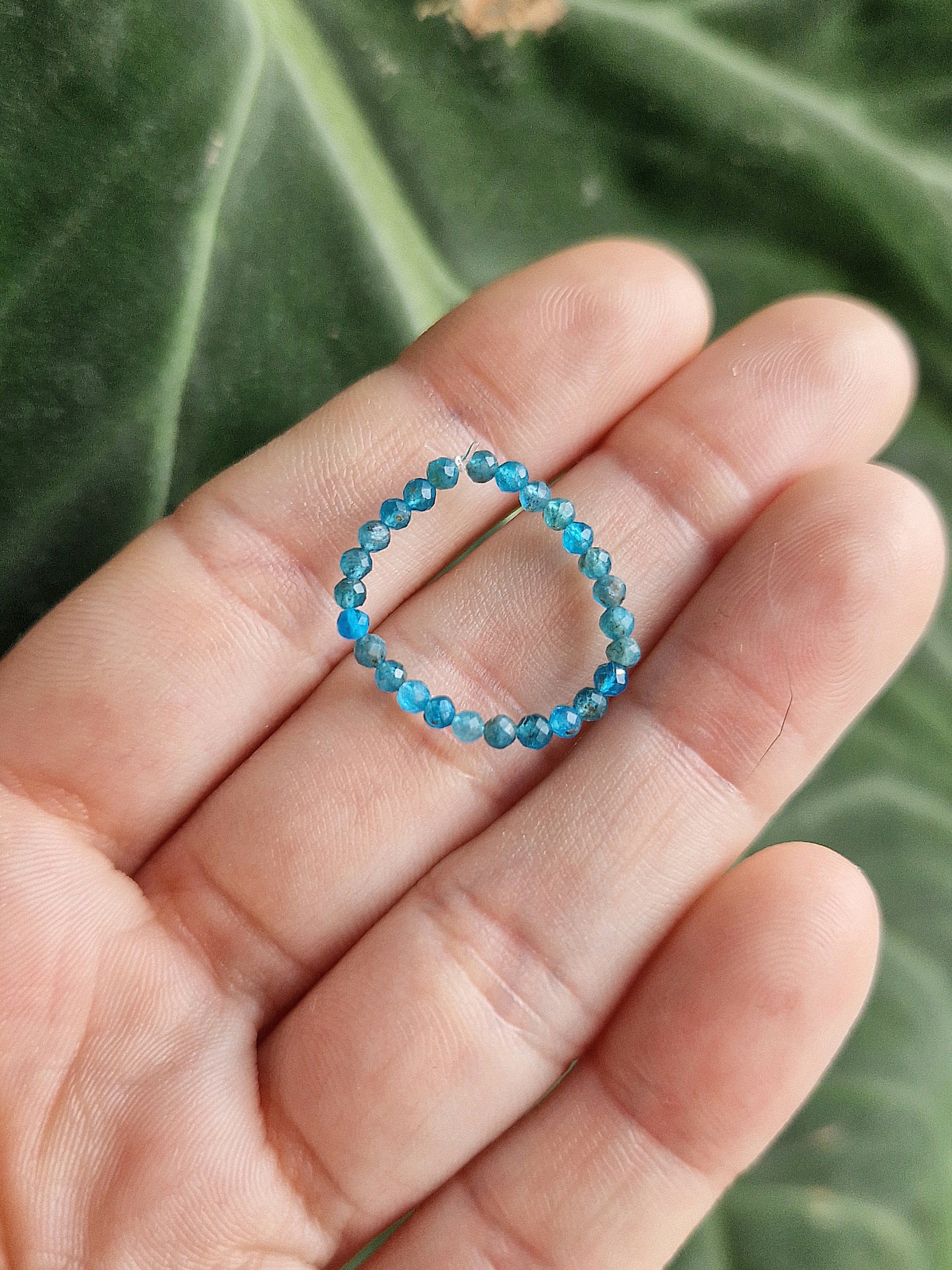 Apatite faceted beaded ring // handmade elasticated Crystal bead ring