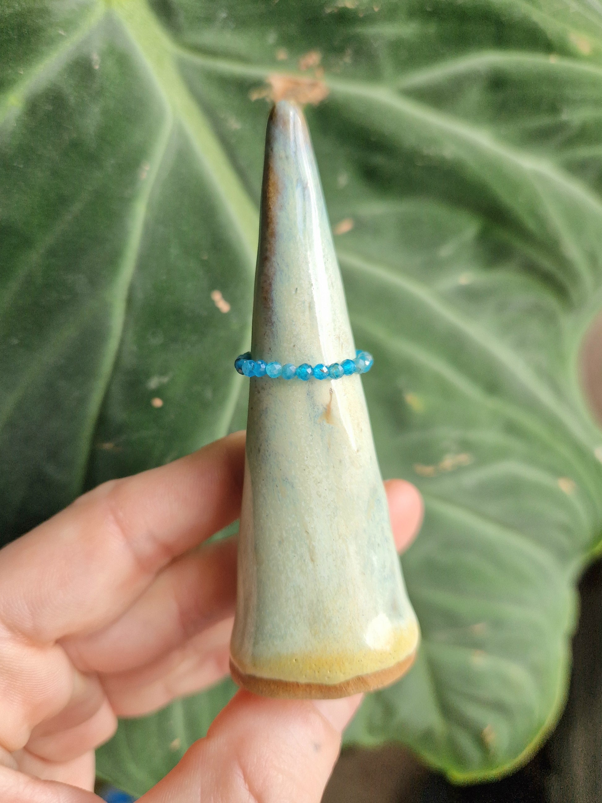 Apatite 2mm faceted beaded ring //