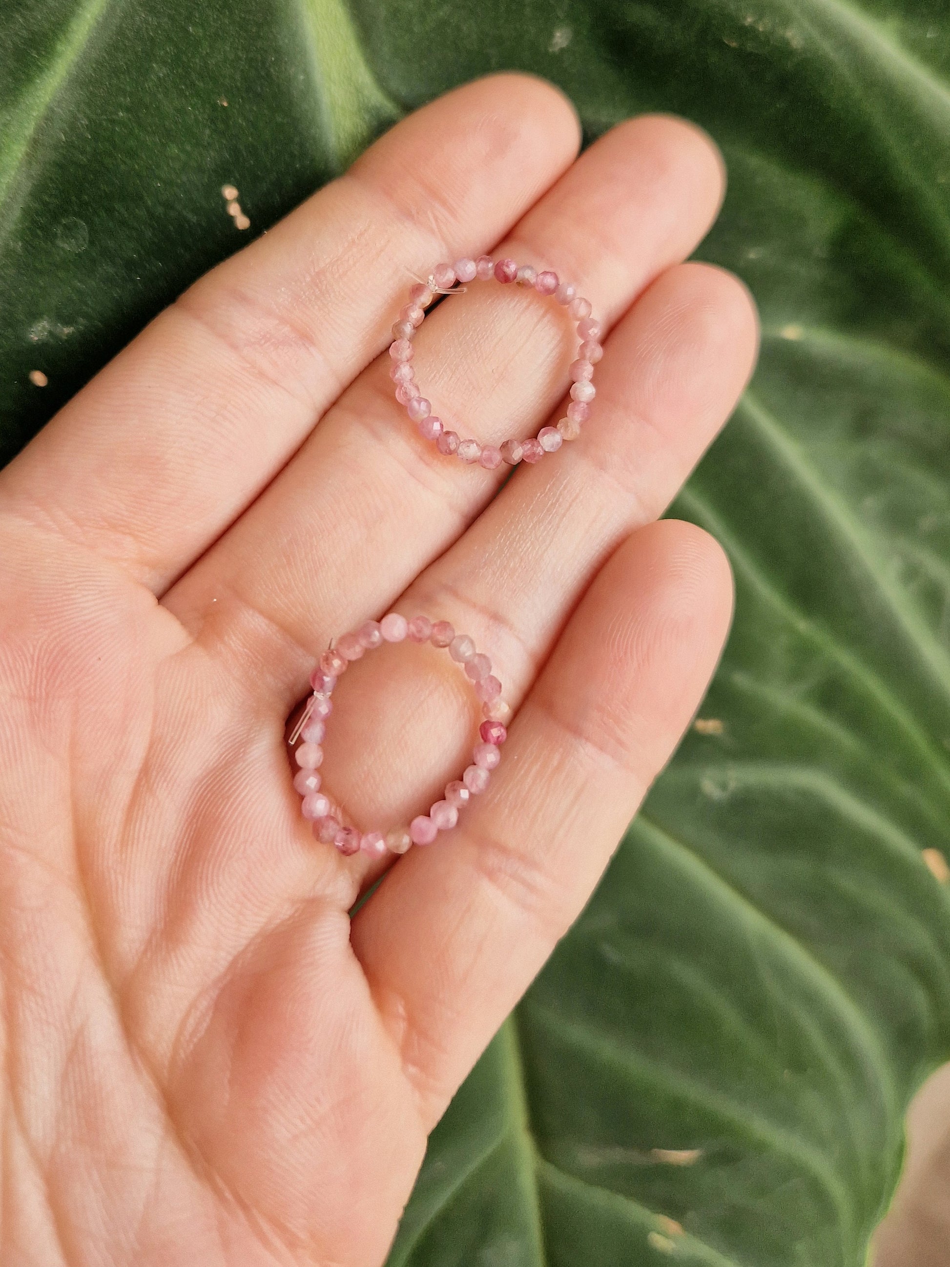 strawberry quartz beaded ring // elastic ring // crystal healing // handmade in Cleethorpes // Crystal healing Jewellery