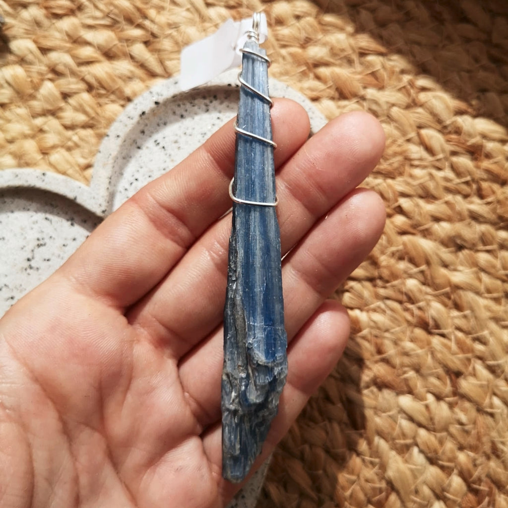 Large Blue kyanite blade // 925-sterling-silver with chain