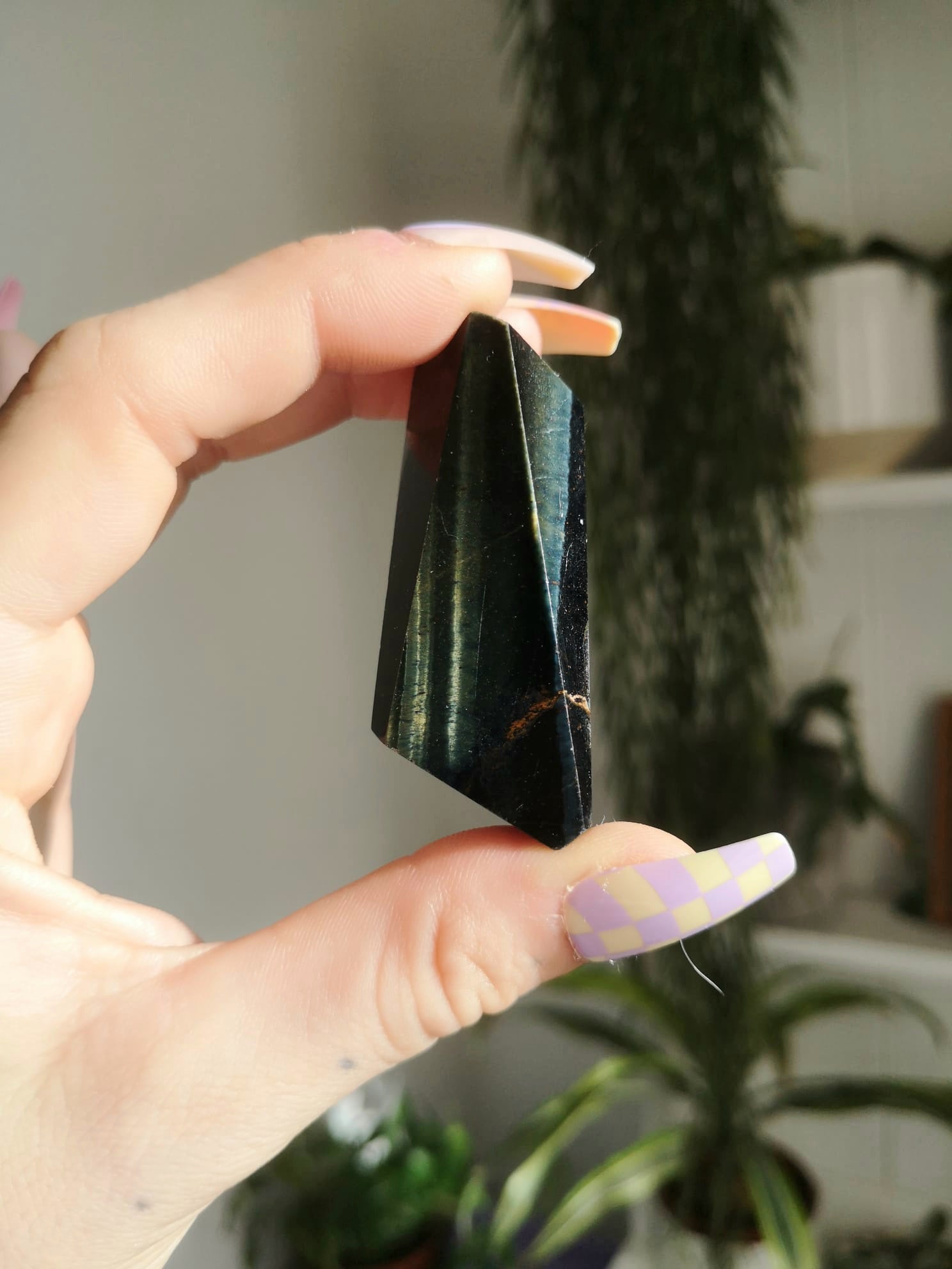 Natural faceted blue tigers eye // meditation stone