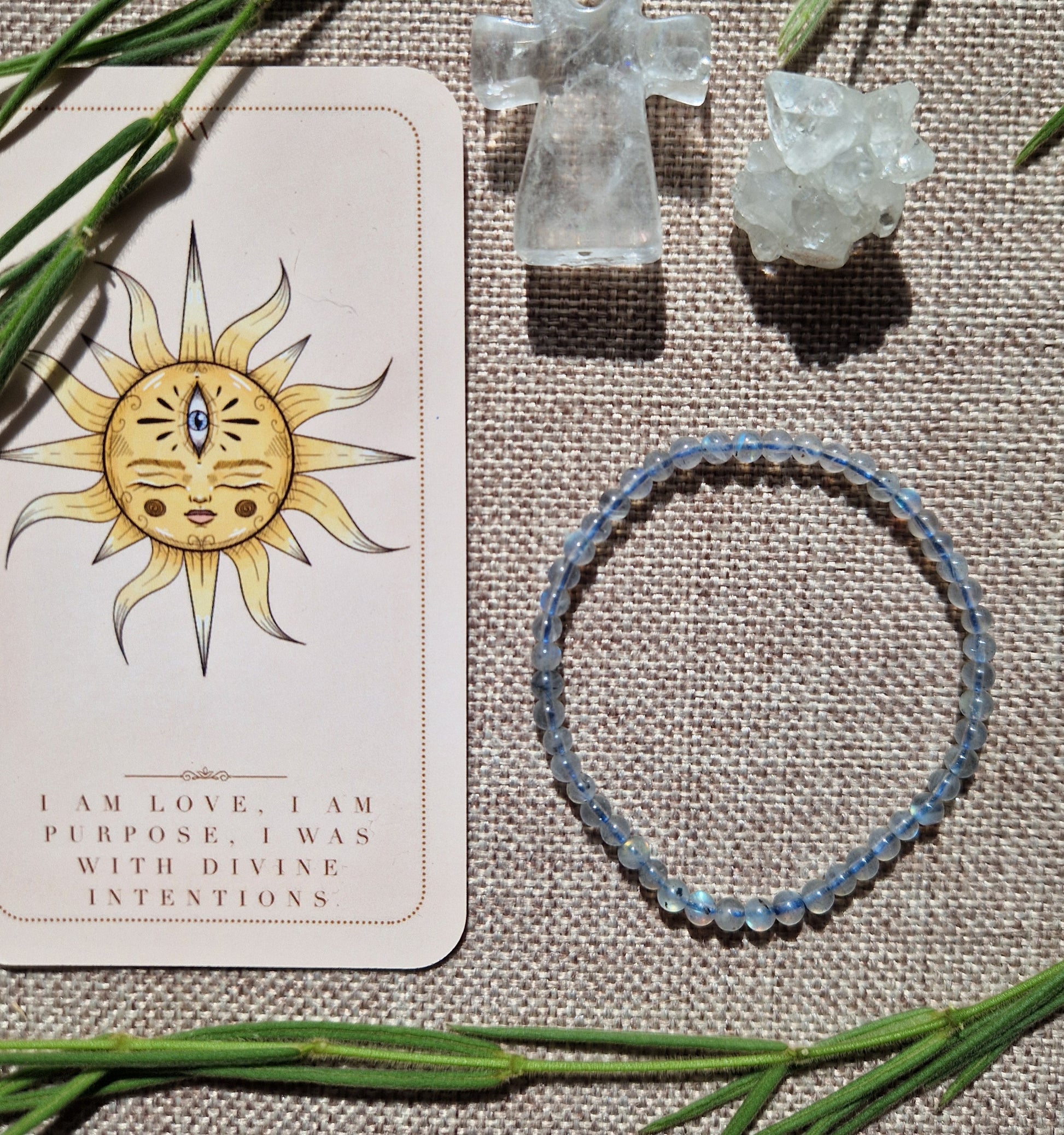 Labradorite bracelet // Crystal healing // handmade elasticated Crystal healing bracelet 4mm