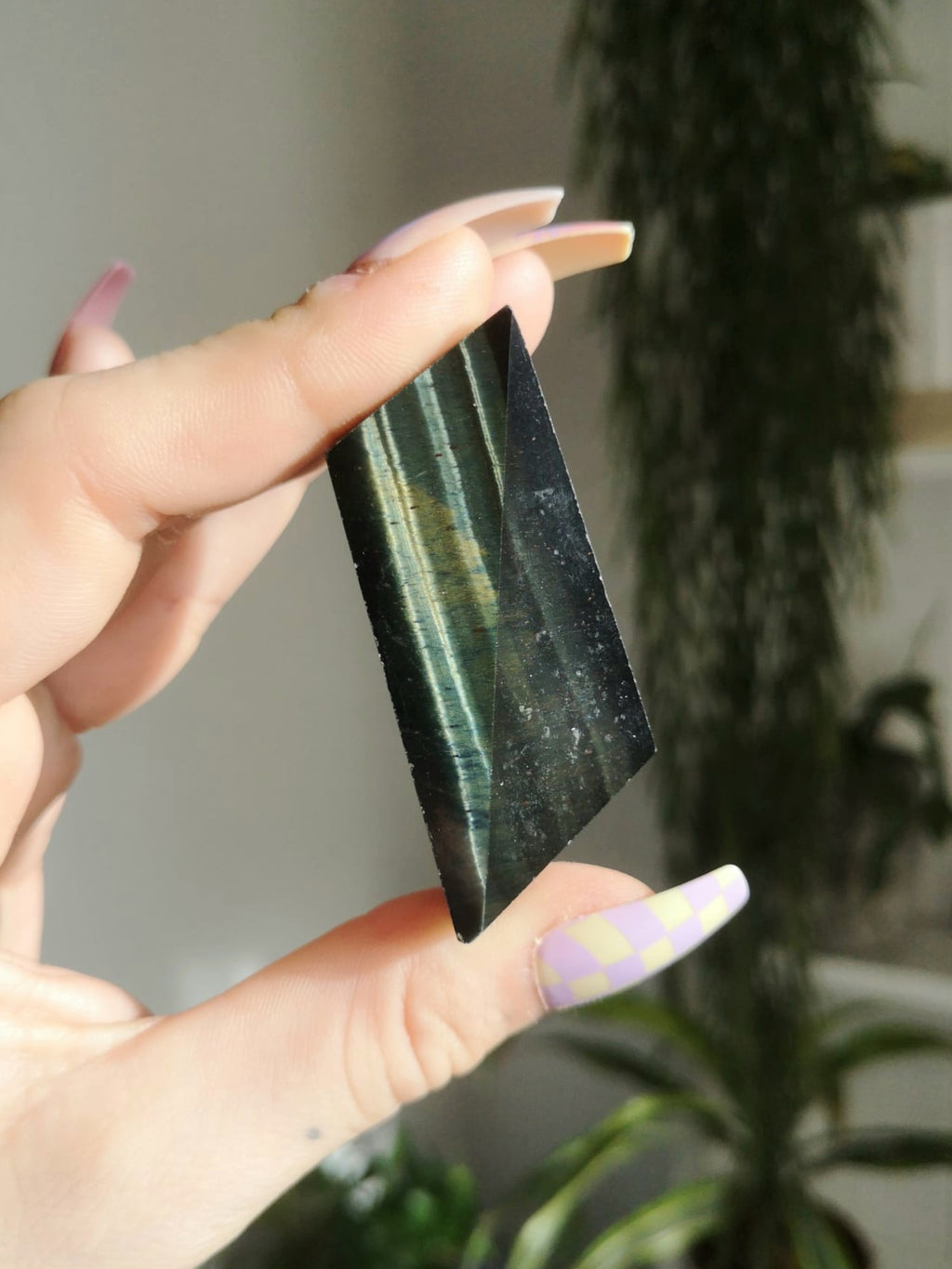 Natural faceted blue tigers eye // meditation stone