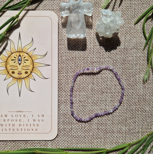 Amethyst bracelet // Crystal healing // handmade elasticated Crystal healing bracelet