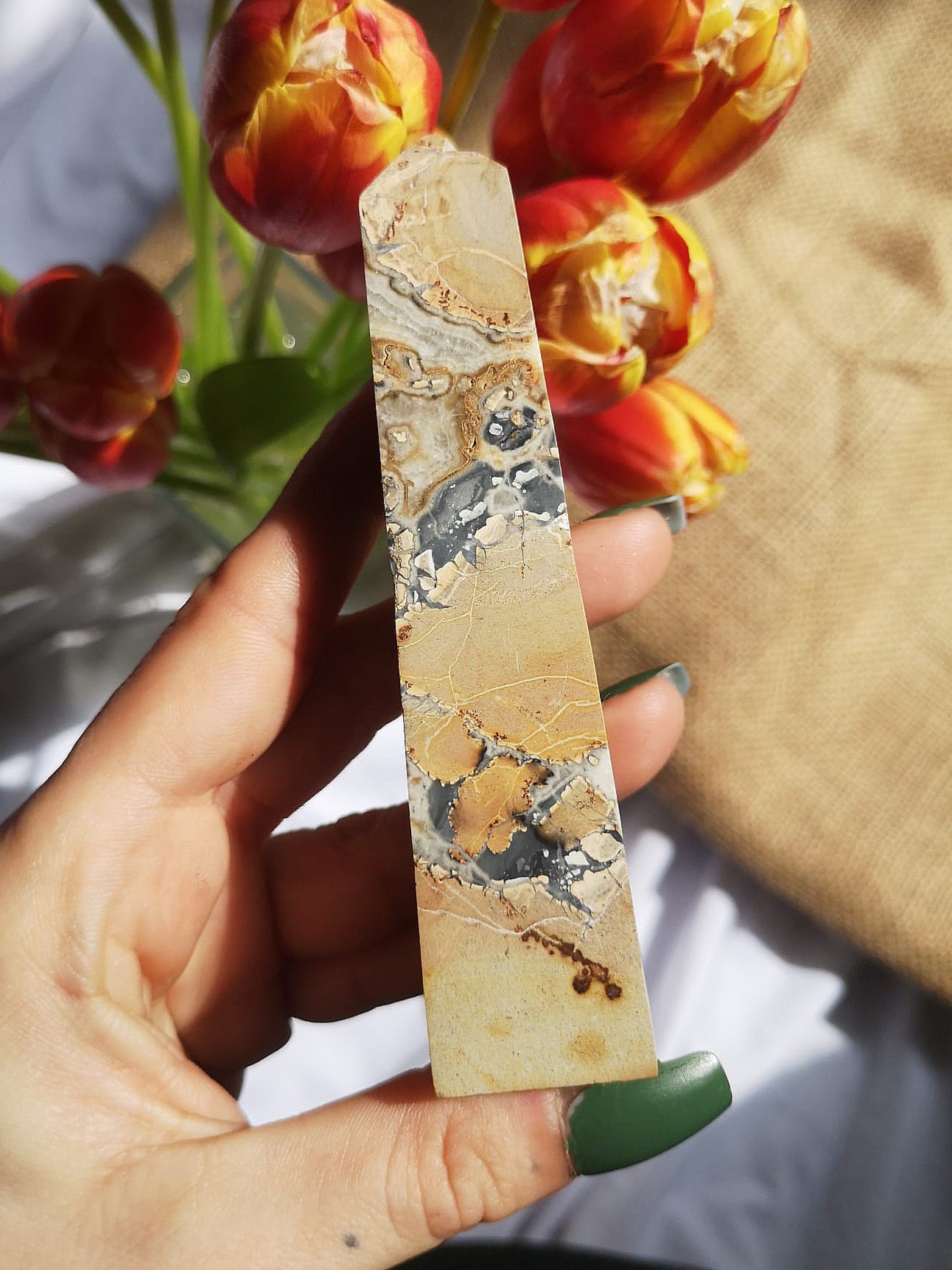 Maligano jasper obelisk // brecciated jasper