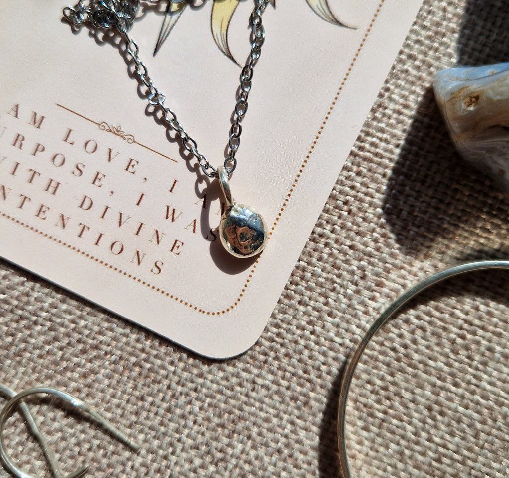 Handmade 925 sterling silver droplet pendant with chain // handmade in Cleethorpes