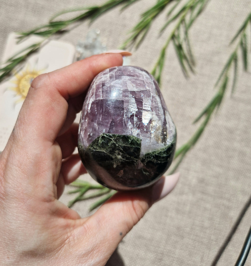 Large purple anhydrite & epidote meditation stone //