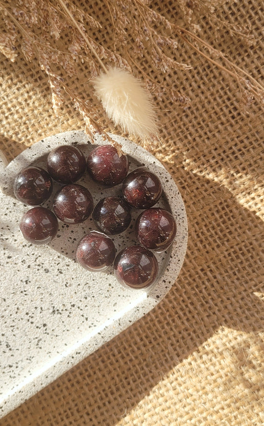 Star garnet mini spheres // 1x intuitively picked