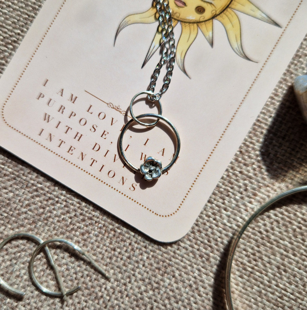 Daisy // 925 sterling silver flower pendant  // handmade in Cleethorpes