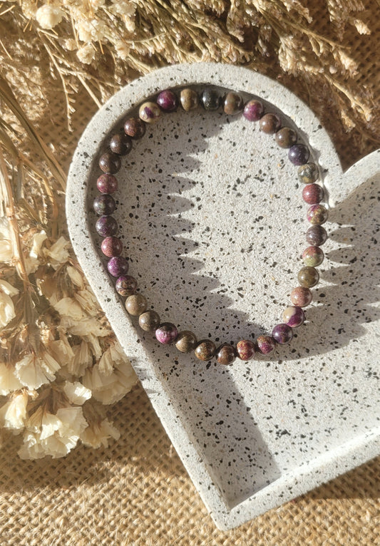 Atlantisite // 5mm beaded bracelet // serpentine and stitchtite